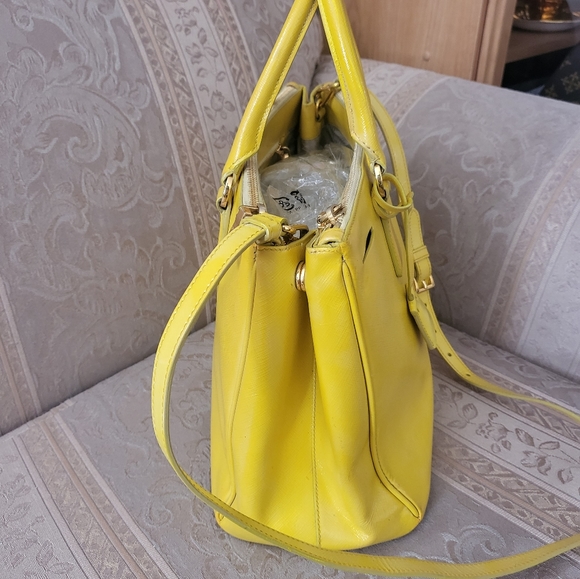 (SOLD)Authentic Prada Galleria Saffiano Leather two way bag - Picture 4 of 16